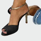 Adéla – Elegantní Sandál s Metalickým Páskem