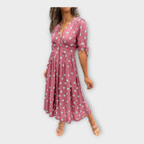 Adéla – Elegantní Šaty s Moderním Vzorem a Nadčasovou Elegancí