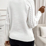 Clara – Svetr s knoflíkovými detaily a pleteným vzorem