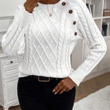 Clara – Svetr s knoflíkovými detaily a pleteným vzorem