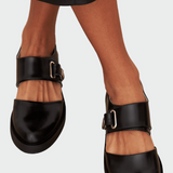 Adéla – Baletka s Přezkou a Dekorativními Detaily