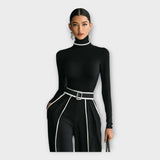 Adéla – Elegantní Overal s Minimalistickou Estetikou