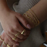 Adéla – Prsten s Řetízkem