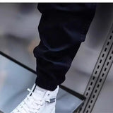 Adéla – Sportovní Kalhoty s Elegantními Detaily