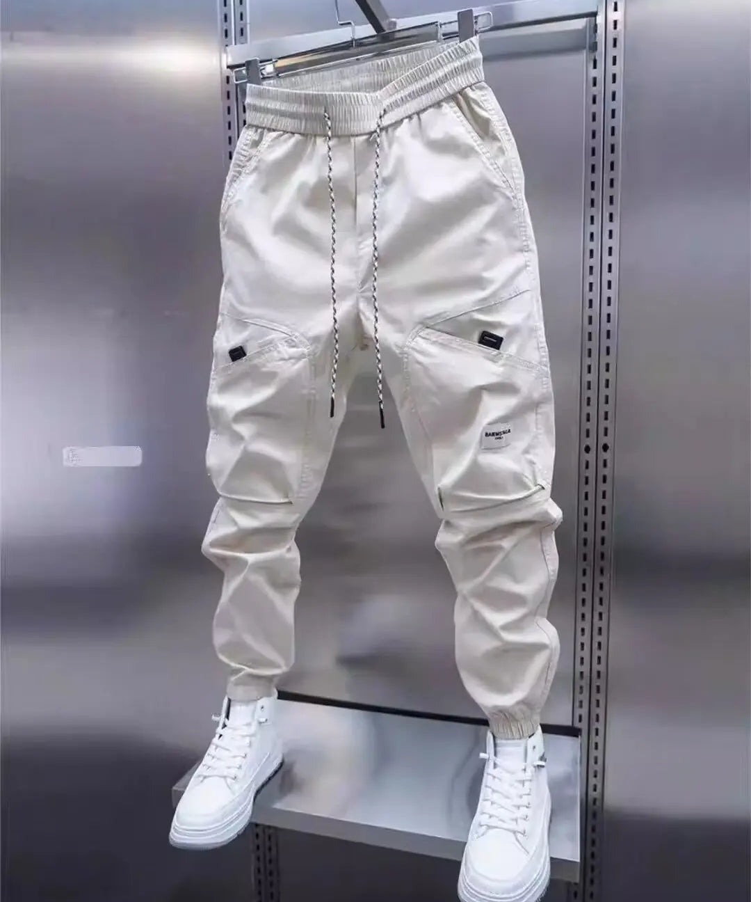 Adéla – Sportovní Kalhoty s Elegantními Detaily