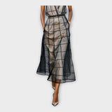 Adéla – Elegantní Šaty s Moderními Detaily a Rafinovaným Designem