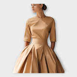 Adéla – Midi Šaty s Rafinovanou Minimalistickou Estetikou