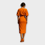 Sofie – Elegantní Šaty s Rafinovaným Designem a Minimalistickou Estetikou